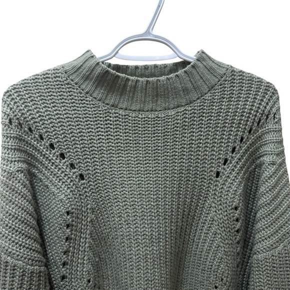 Sage Green Soft Chunky Knit Pullover Crewneck Sweater Size: medium • Cozy Fall - Picture 4 of 6